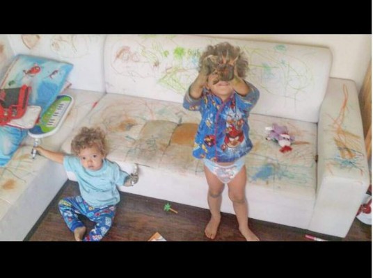 Nacho comparte tierna foto de la travesura de sus hijos