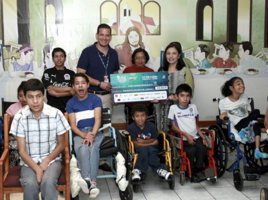 EL HERALDO entrega donativo a Casa Hogar Bencaleth por ciclismo solidario