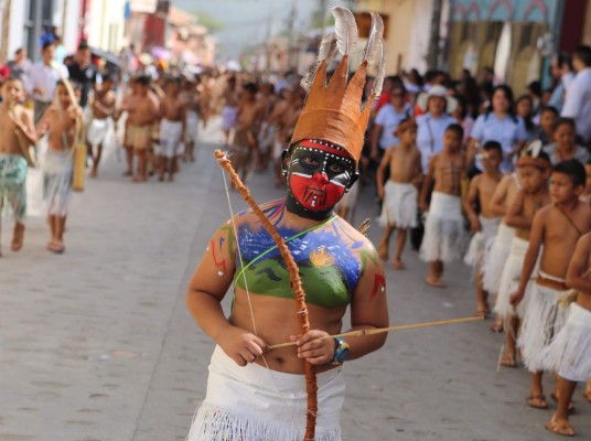 Día del Indio Lempira: Fiesta y color en lucido desfile hondureño