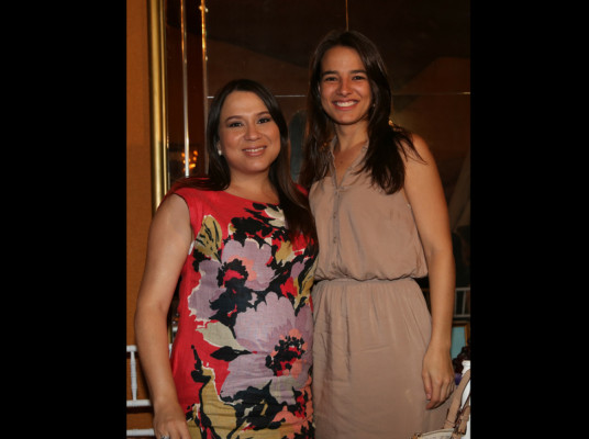 Noche de regocijo maternal para Nancy Sabillón de Hawit