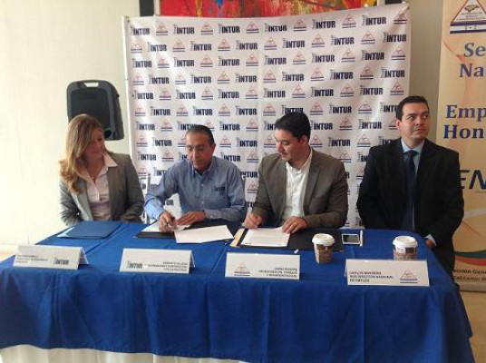 Intur y Secretaria de Trabajo suscribien acuerdo de cooperación