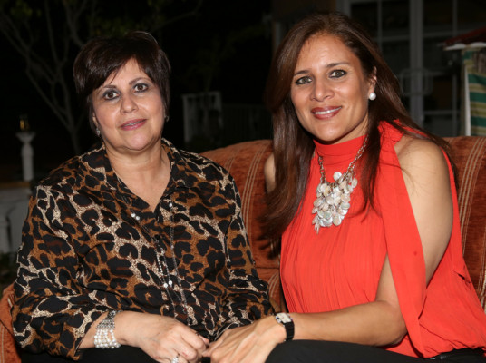 Noche de regocijo maternal para Nancy Sabillón de Hawit