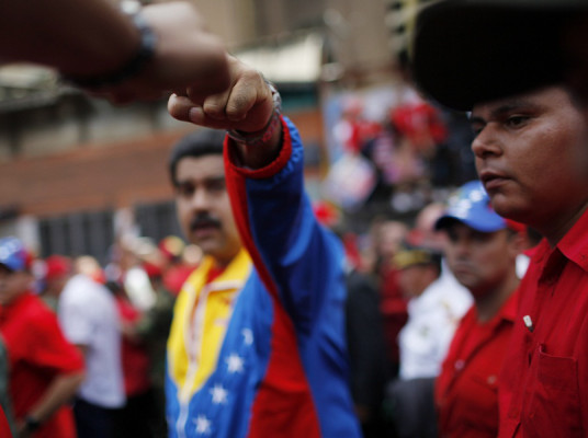 Cortejo fúnebre de Chávez inicia recorrido en Caracas