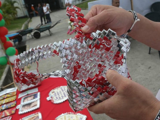 FOTOS: Reos exponen los productos elaborados con sus manos