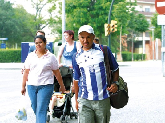Hondureño: Estos son los requisitos del documento de vecindad que protege de la deportación en Barcelona