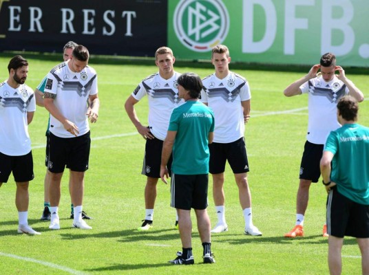 El técnico alemán ya dio las prohibiciones a los jugadores en la concentración