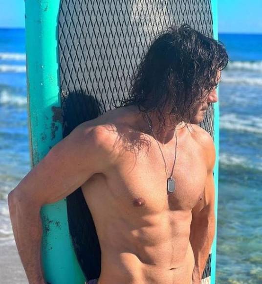 Galanes del espectáculo que siguen seduciendo aún después de pasar los 50 (Fotos)