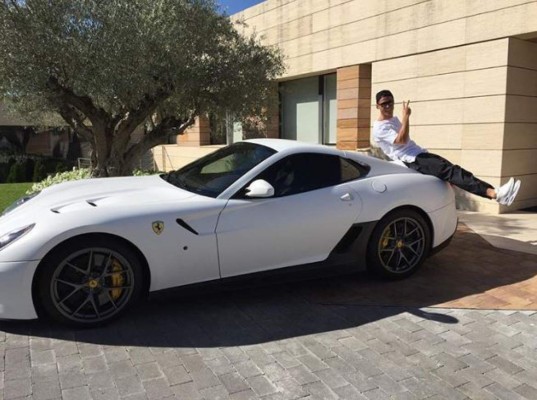 FOTOS: Esto cuesta cada uno de los lujosos carros que presume Cristiano Ronaldo