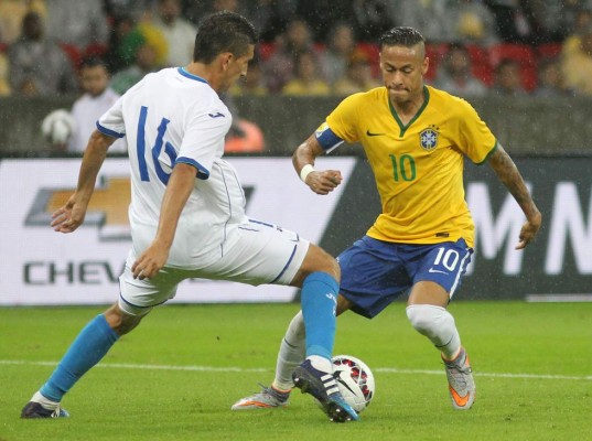 Johnny Leverón sorprende al entrenar con el plantel de Olimpia