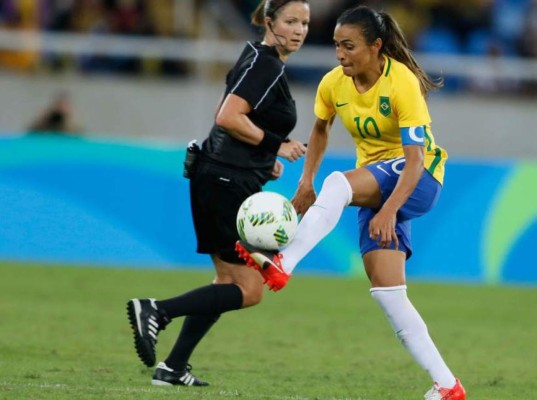 La estrella brasileña Marta se naturaliza sueca&nbsp;&nbsp;