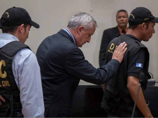Otto Pérez niega participación en red de corrupción