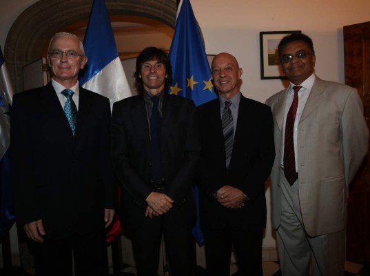 Celebran aniversario de independencia de Francia