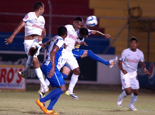 Olimpia y Victoria igualan 2-2 y se llevan un punto a casa