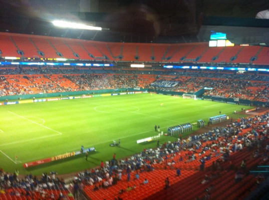 Honduras a cuartos con golazo del Pitbull