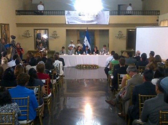 Presidente de Honduras ordena investigar redes de trata de personas