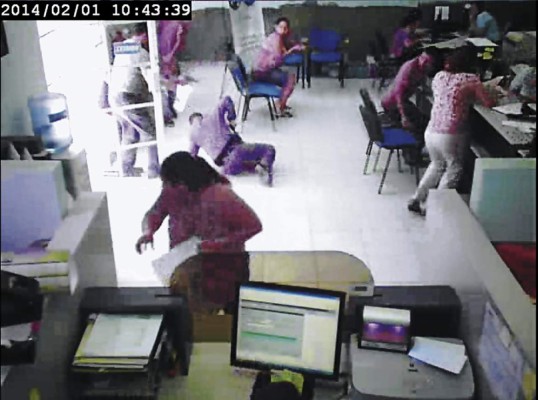 Video capta crimen contra guardia de seguridad en atraco a financiera