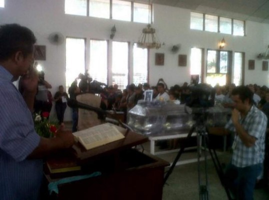Santa Rita da el último adiós al periodista hondureño Herlyn Espinal