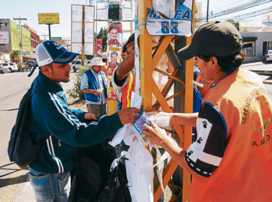 Retiradas unas 40 toneladas de propaganda política