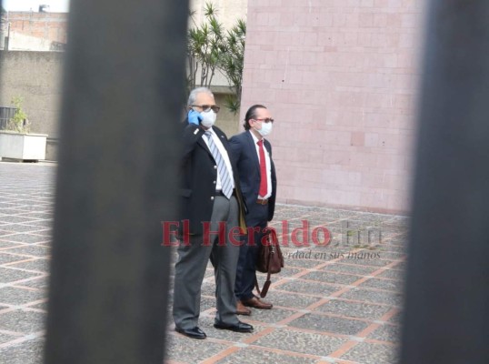 FOTOS: Sin pronunciar palabra, así llegó Marco Bográn a la Atic