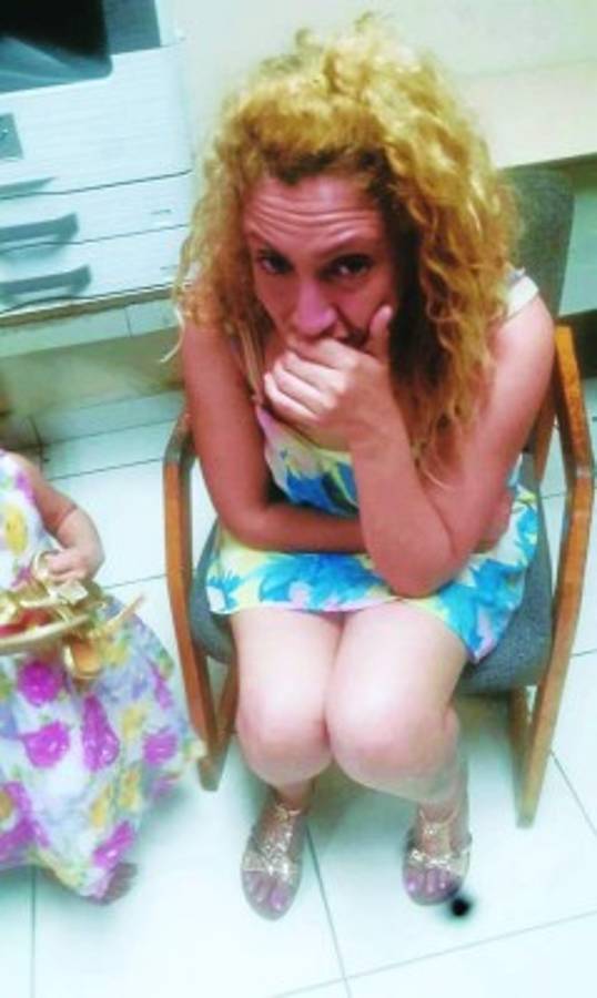 Mujer dejó a su hija en vehículo por ir a fiesta