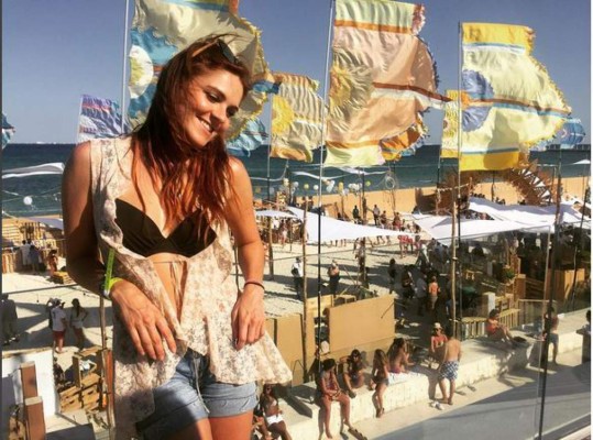 Zoraida Gómez ex RBD presume sensual cuerpo en traje de baño