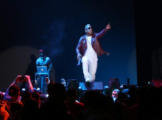 Vibrante concierto urbano con el artista Farruko