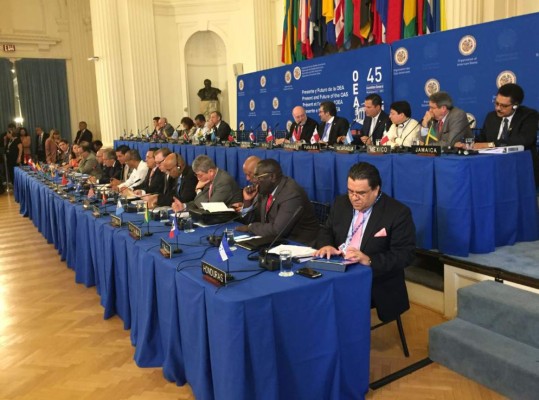 Canciller de Honduras se reúne con Secretario General de la OEA