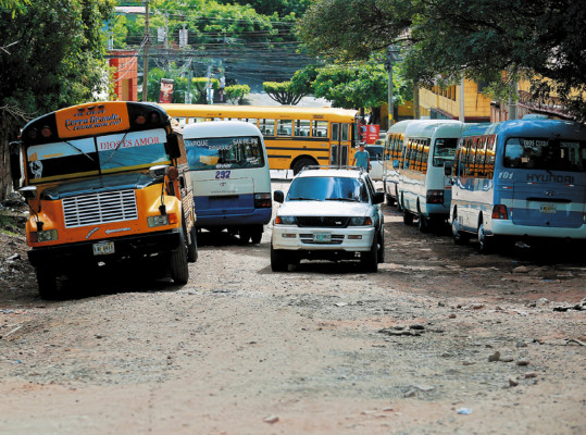 Imparable invasión del transporte en aceras y vías públicas