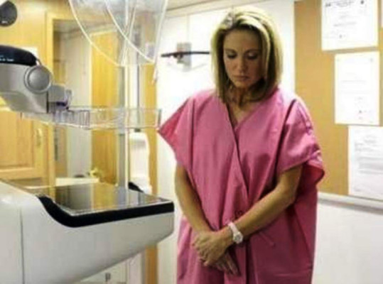 Hacen mamografía a periodista y le detectan cáncer