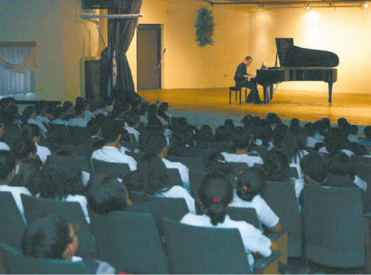 La ENM realizó el Primer Encuentro de Pianistas