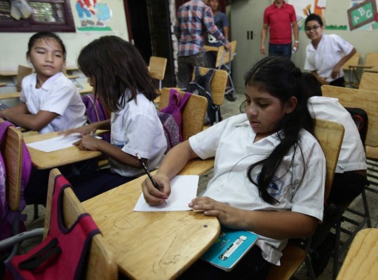 Cine catracho en la Escuela Honduras