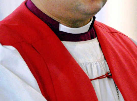 Sacerdote es investigado por abuso sexual a mujeres