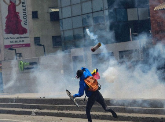 Estallan disturbios en megamarcha opositora en Venezuela