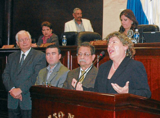 Arriban 18 balseros cubanos a Honduras