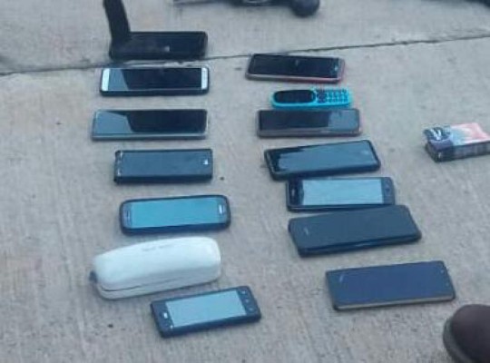 Caen seis hombres cuando asaltaban un negocio en la capital