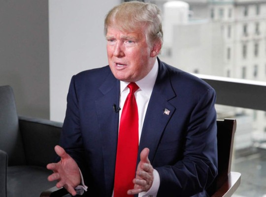 tRUMP DEMANDA POR MILLONES