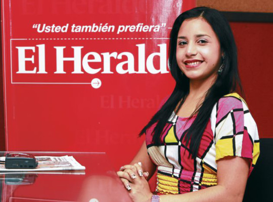 Ángela Chirinos, una palillona de portada
