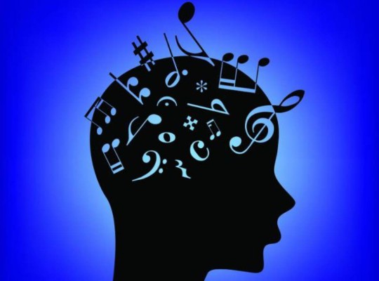 ¿Es conveniente escuchar música en el trabajo?