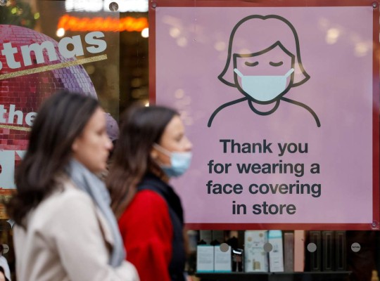 Con amenaza de ómicron y nuevas restricciones, el mundo llega a su segunda Navidad en pandemia  