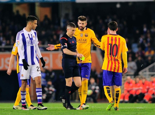 Barcelona cae en Anoeta y da vida a Atlético y Real Madrid