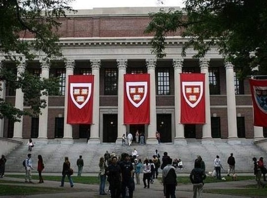 La Universidad de Harvard evacua cuatro edificios por una amenaza de bomba