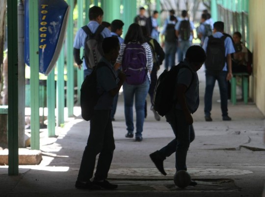 Hay 700 centros educativos bajo la amenaza de grupos criminales en Honduras