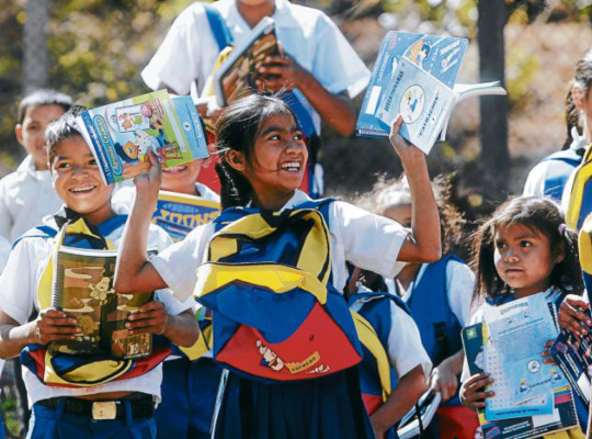 Caravana educativa en recónditas aldeas de Curarén