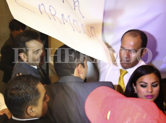 Libre irrumpe conferencia del venezolano Robert Carmona