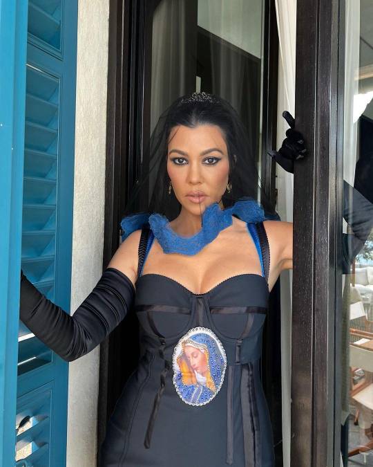 FOTOS: Así fue la lujosa y extravagante boda de Kourtney Kardashian y Travis Barker