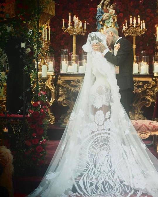 FOTOS: Así fue la lujosa y extravagante boda de Kourtney Kardashian y Travis Barker