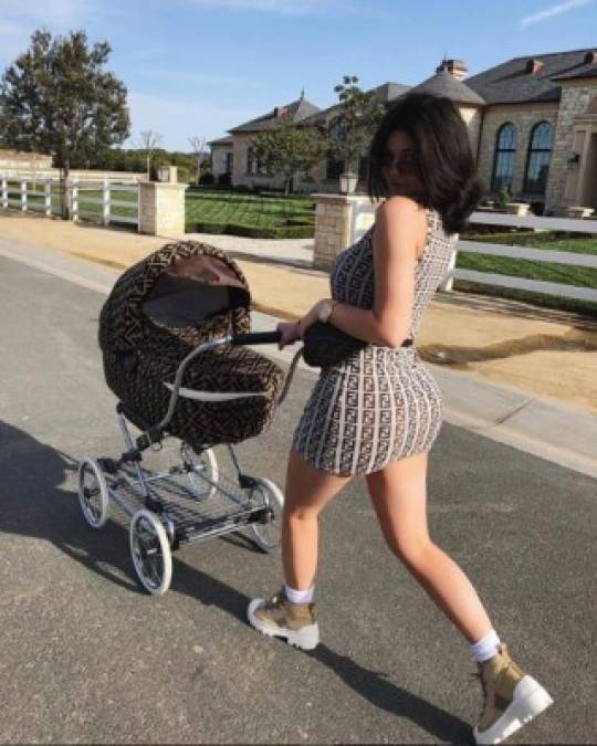 FOTOS: Así presume Kylie Jenner su enorme fortuna en las redes sociales