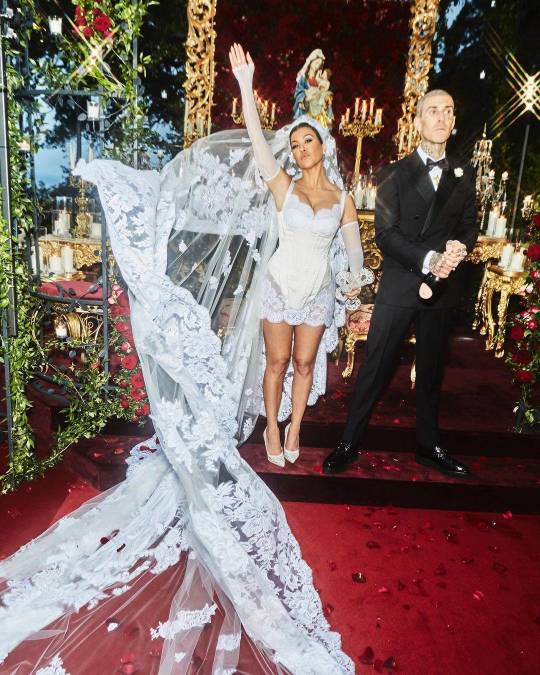 FOTOS: Así fue la lujosa y extravagante boda de Kourtney Kardashian y Travis Barker