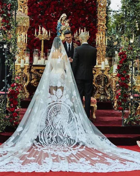 FOTOS: Así fue la lujosa y extravagante boda de Kourtney Kardashian y Travis Barker