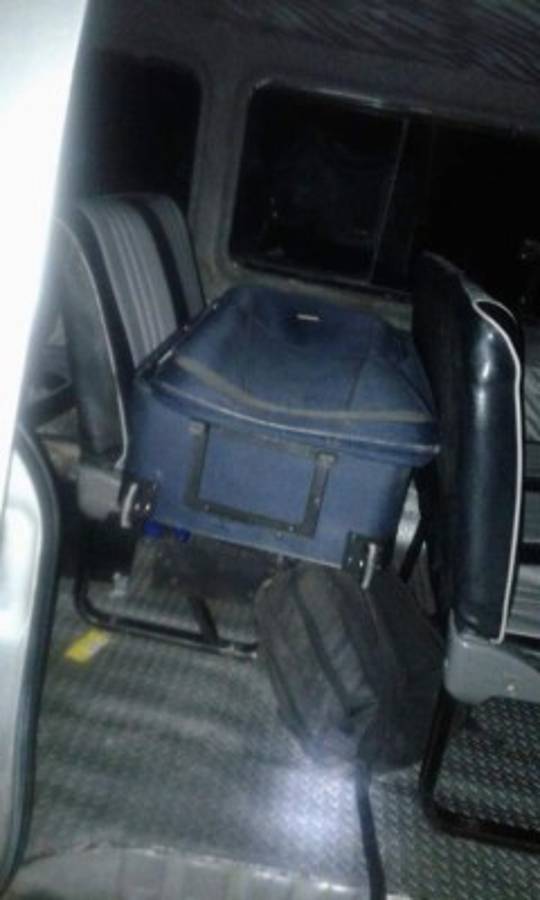 Detienen a dos hondureños en Guatemala por transportar droga en una maleta